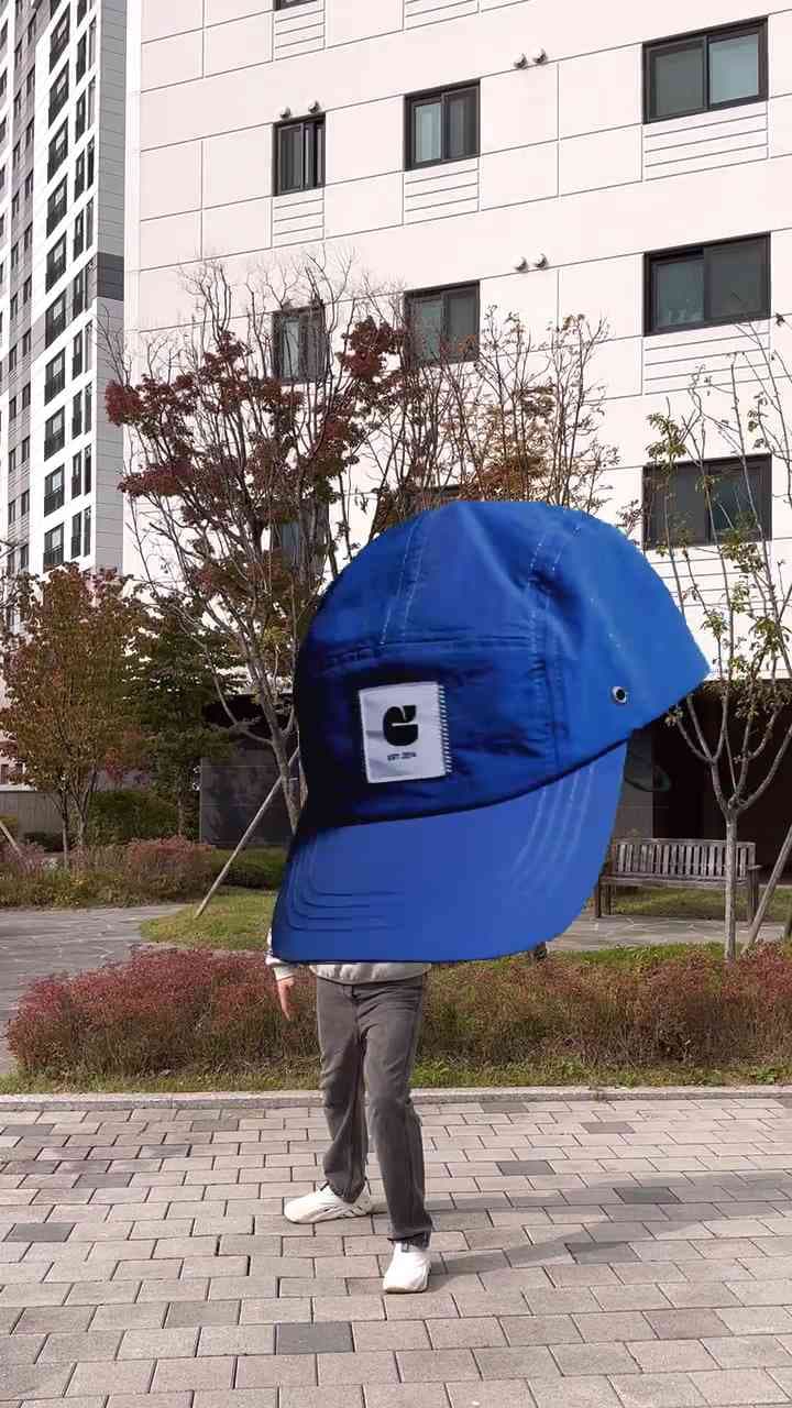Throw your hat with fun effect 🧢